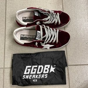 Velvet Golden Goose superstars size 39